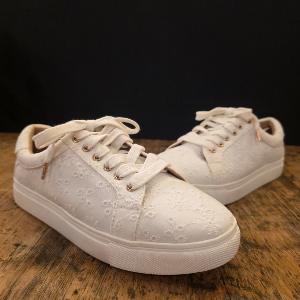 LOFT White Eyelet Floral Embroidered Sneakers Women's 7M‎ Cottagecore Coquette